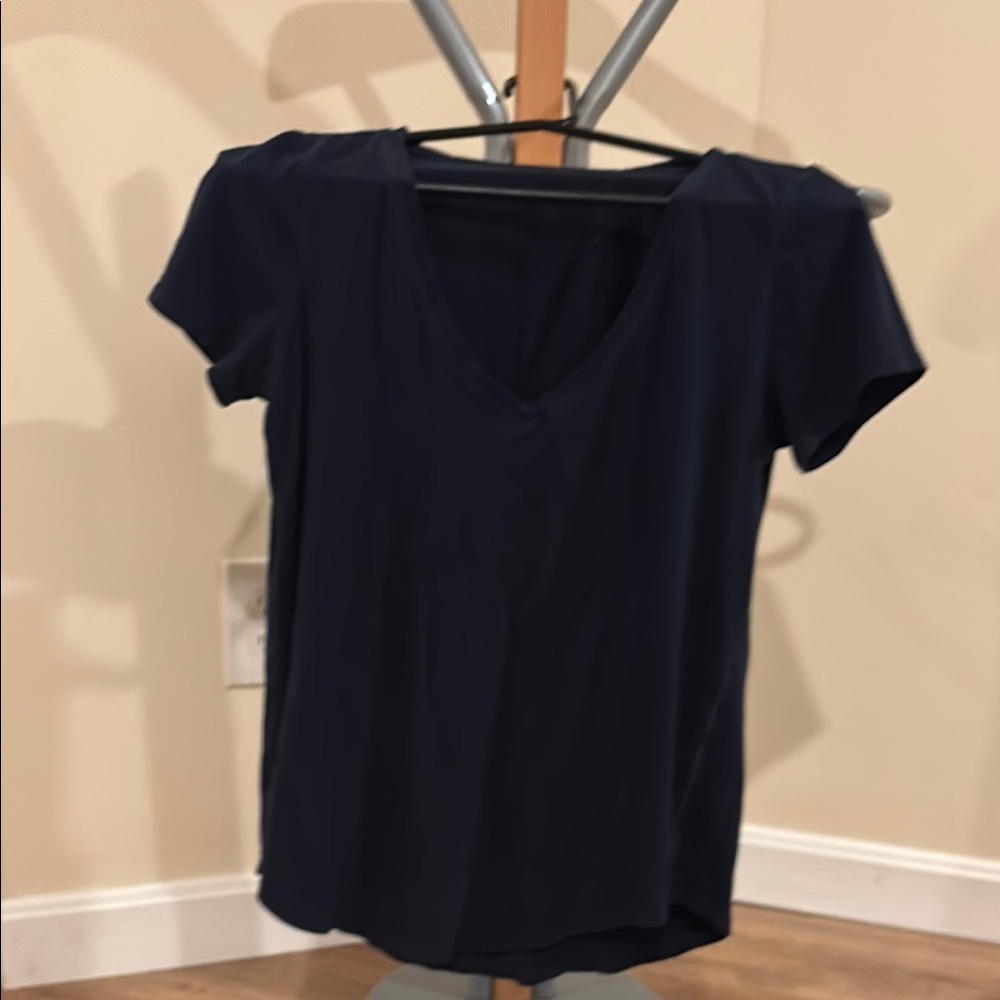 Lululemon Size 8 Women's Navy V-Neck Top